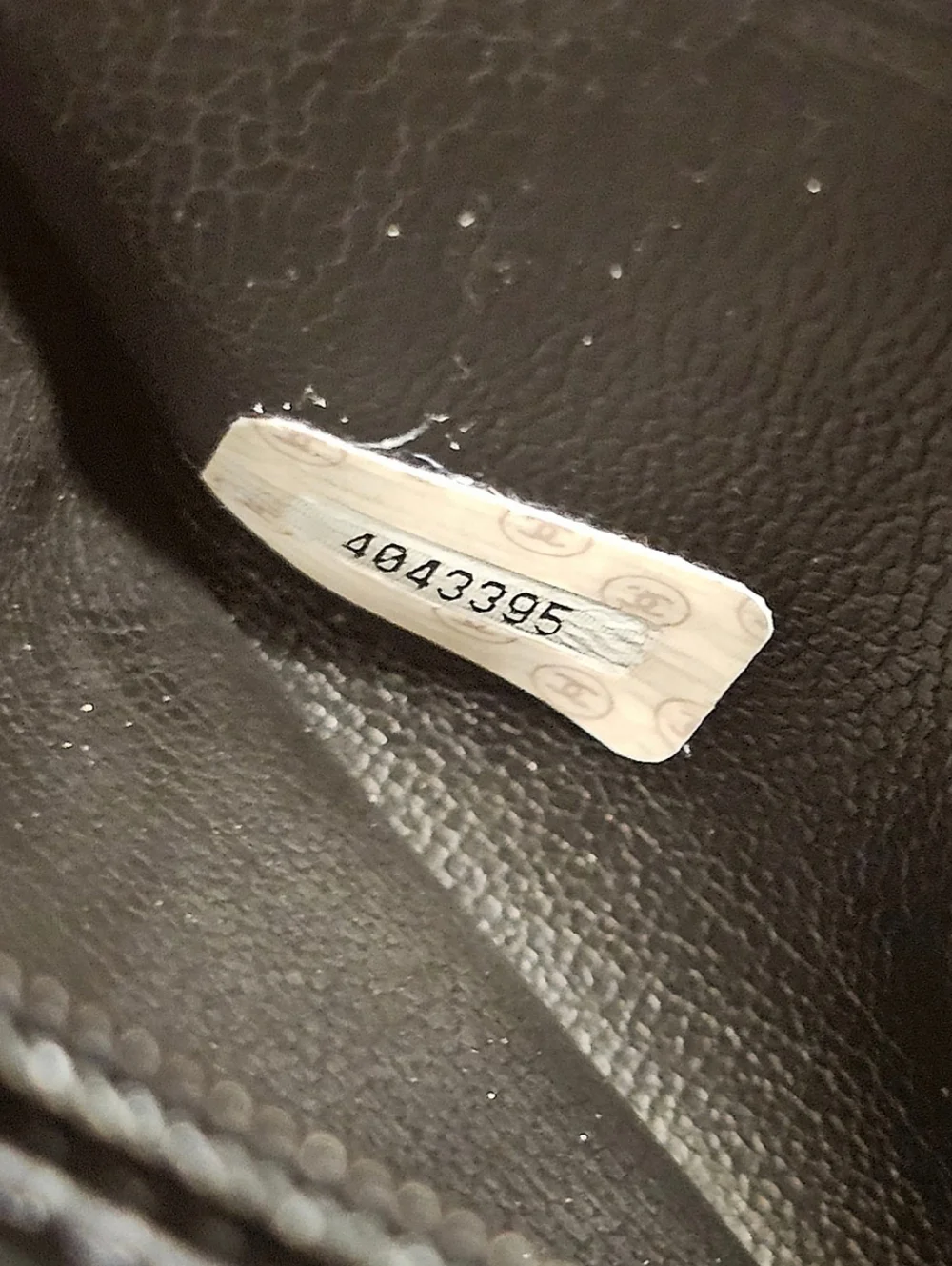 CHANEL VANITY CASE - Picture 12 of 16